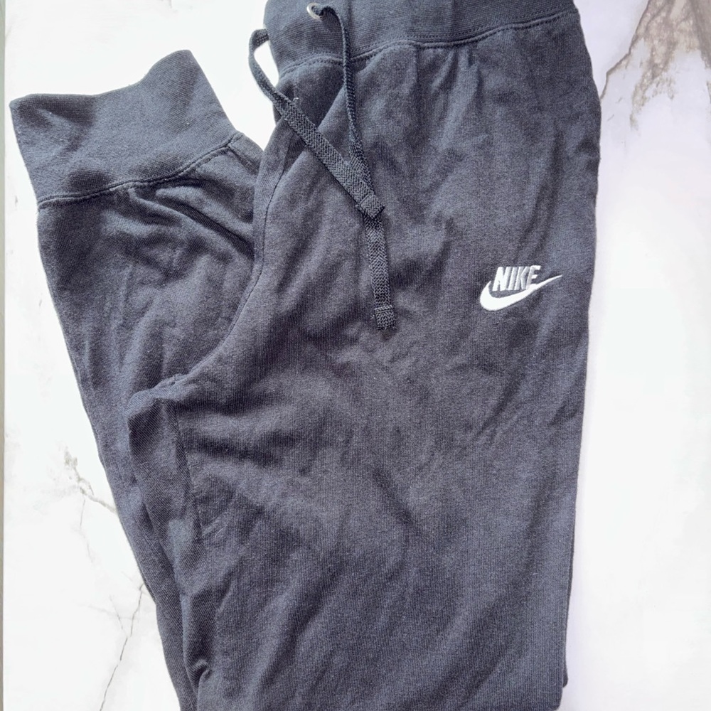 Women Nike Joggers black ( not faded lighting makes it look off )